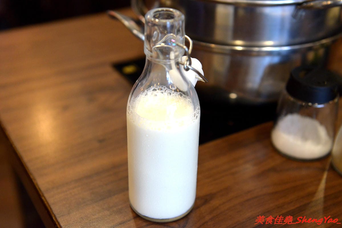 [台中沙鹿]絕品火鍋二訪 – 沙鹿第一家賣蒸氣鍋的鍋物餐廳,最便宜的雙人價千元有找,海鮮食材新鮮度有到位,份量也OK,火鍋湯頭口味獨特,肉類品質有水準。(已歇業)
