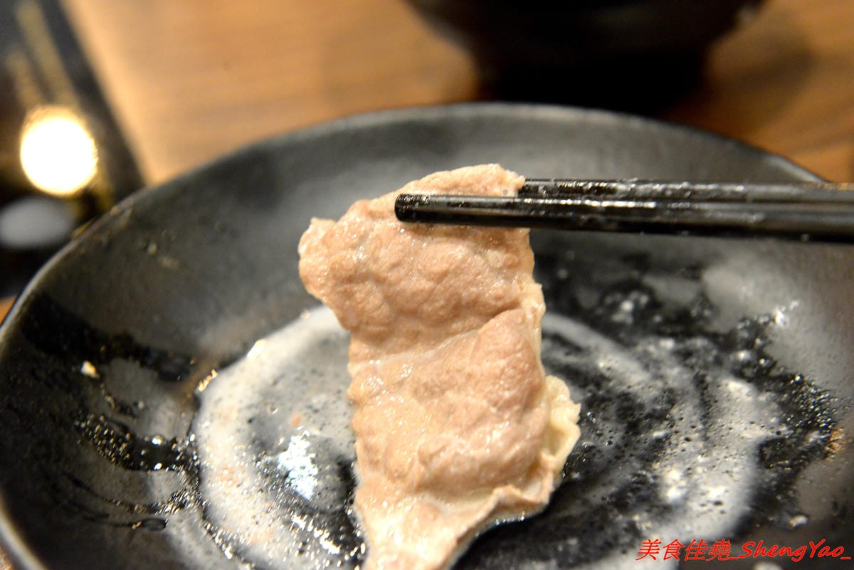 [台中沙鹿]絕品火鍋二訪 – 沙鹿第一家賣蒸氣鍋的鍋物餐廳,最便宜的雙人價千元有找,海鮮食材新鮮度有到位,份量也OK,火鍋湯頭口味獨特,肉類品質有水準。(已歇業)