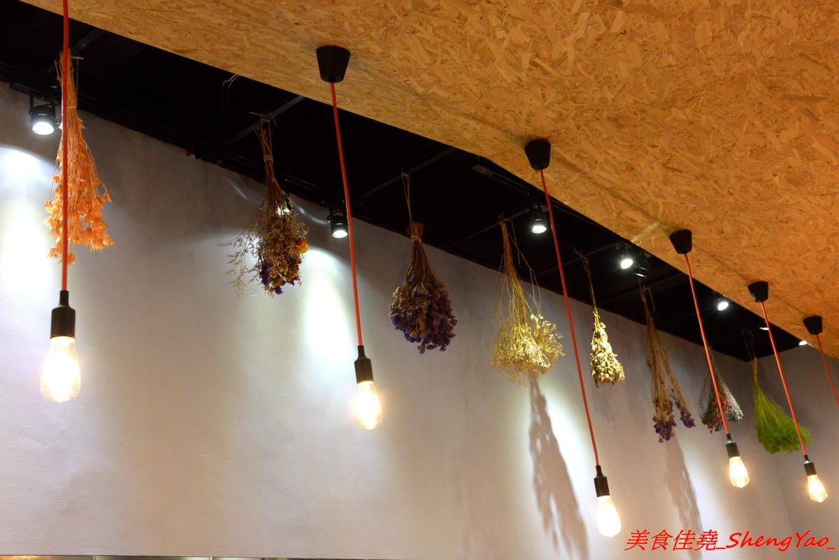 [台中沙鹿]絕品火鍋二訪 – 沙鹿第一家賣蒸氣鍋的鍋物餐廳,最便宜的雙人價千元有找,海鮮食材新鮮度有到位,份量也OK,火鍋湯頭口味獨特,肉類品質有水準。(已歇業)