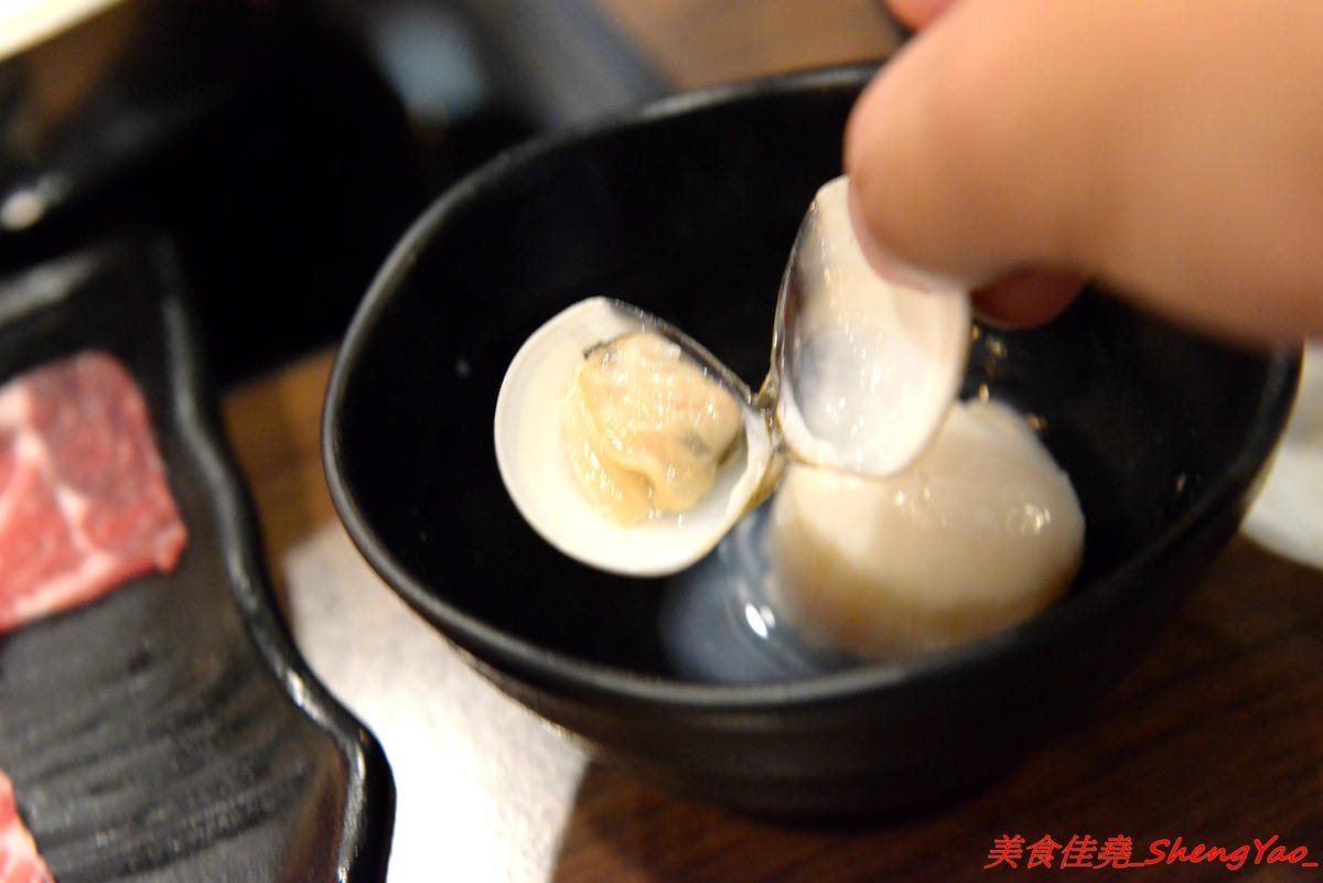 [台中沙鹿]絕品火鍋二訪 – 沙鹿第一家賣蒸氣鍋的鍋物餐廳,最便宜的雙人價千元有找,海鮮食材新鮮度有到位,份量也OK,火鍋湯頭口味獨特,肉類品質有水準。(已歇業)