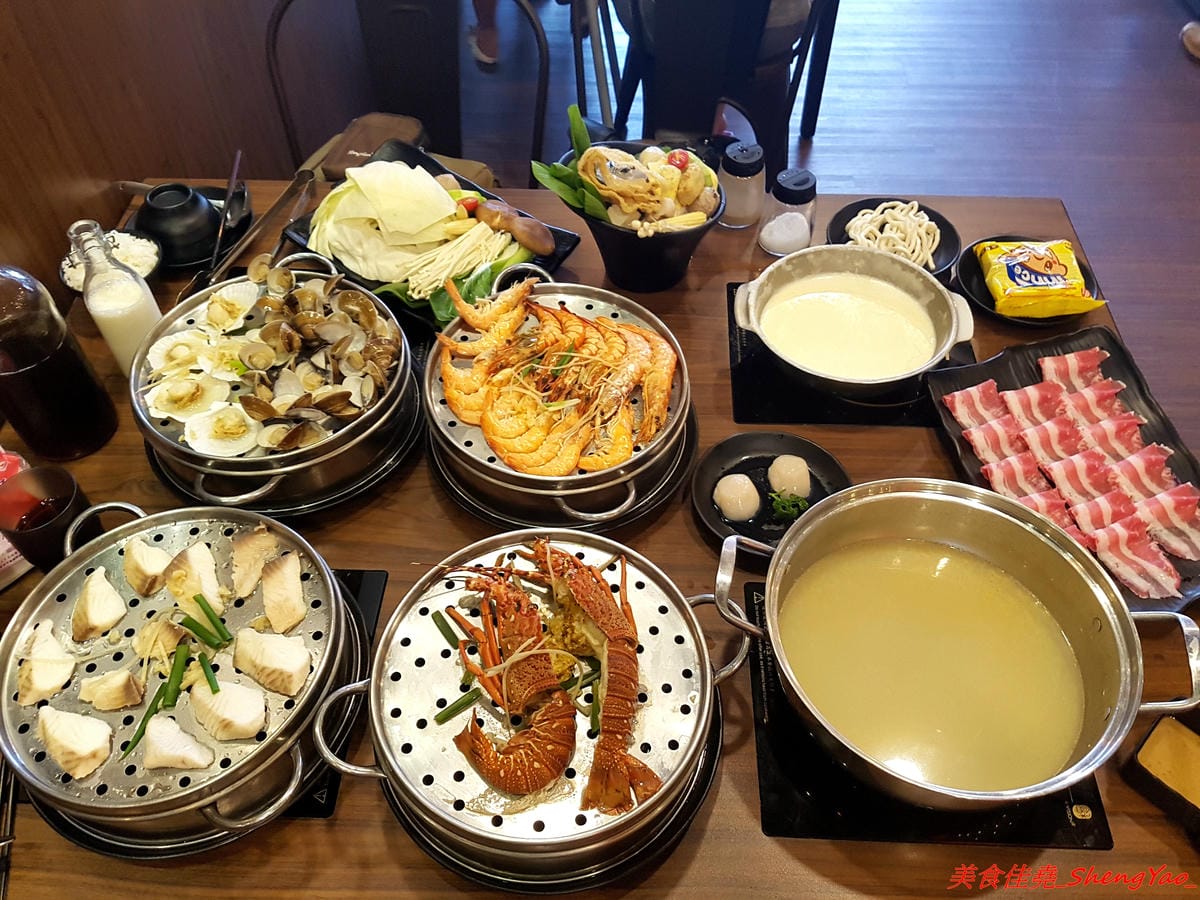 [台中沙鹿]絕品火鍋二訪 – 沙鹿第一家賣蒸氣鍋的鍋物餐廳,最便宜的雙人價千元有找,海鮮食材新鮮度有到位,份量也OK,火鍋湯頭口味獨特,肉類品質有水準。(已歇業)