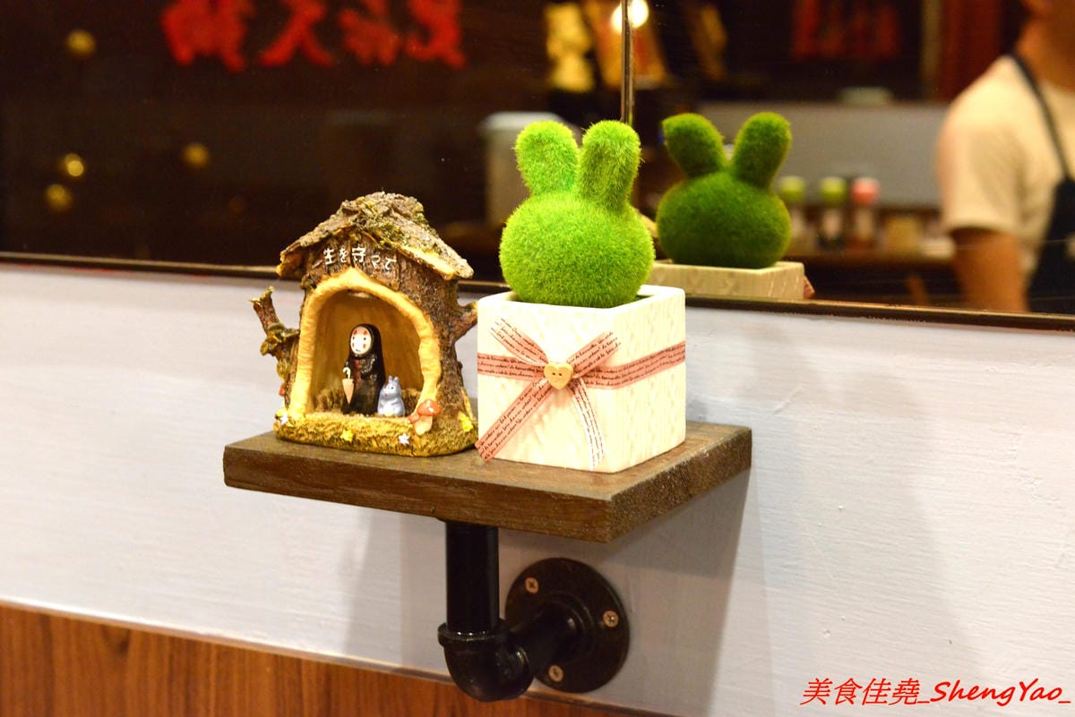 [台中沙鹿]絕品火鍋二訪 – 沙鹿第一家賣蒸氣鍋的鍋物餐廳,最便宜的雙人價千元有找,海鮮食材新鮮度有到位,份量也OK,火鍋湯頭口味獨特,肉類品質有水準。(已歇業)
