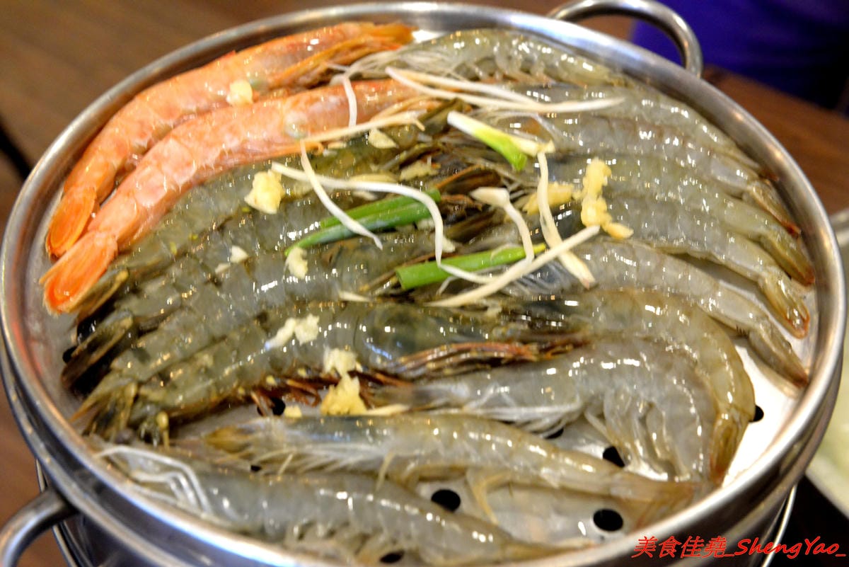 [台中沙鹿]絕品火鍋二訪 – 沙鹿第一家賣蒸氣鍋的鍋物餐廳,最便宜的雙人價千元有找,海鮮食材新鮮度有到位,份量也OK,火鍋湯頭口味獨特,肉類品質有水準。(已歇業)