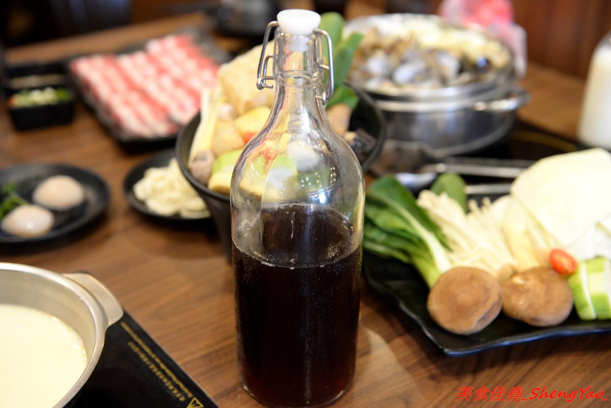 [台中沙鹿]絕品火鍋二訪 – 沙鹿第一家賣蒸氣鍋的鍋物餐廳,最便宜的雙人價千元有找,海鮮食材新鮮度有到位,份量也OK,火鍋湯頭口味獨特,肉類品質有水準。(已歇業)