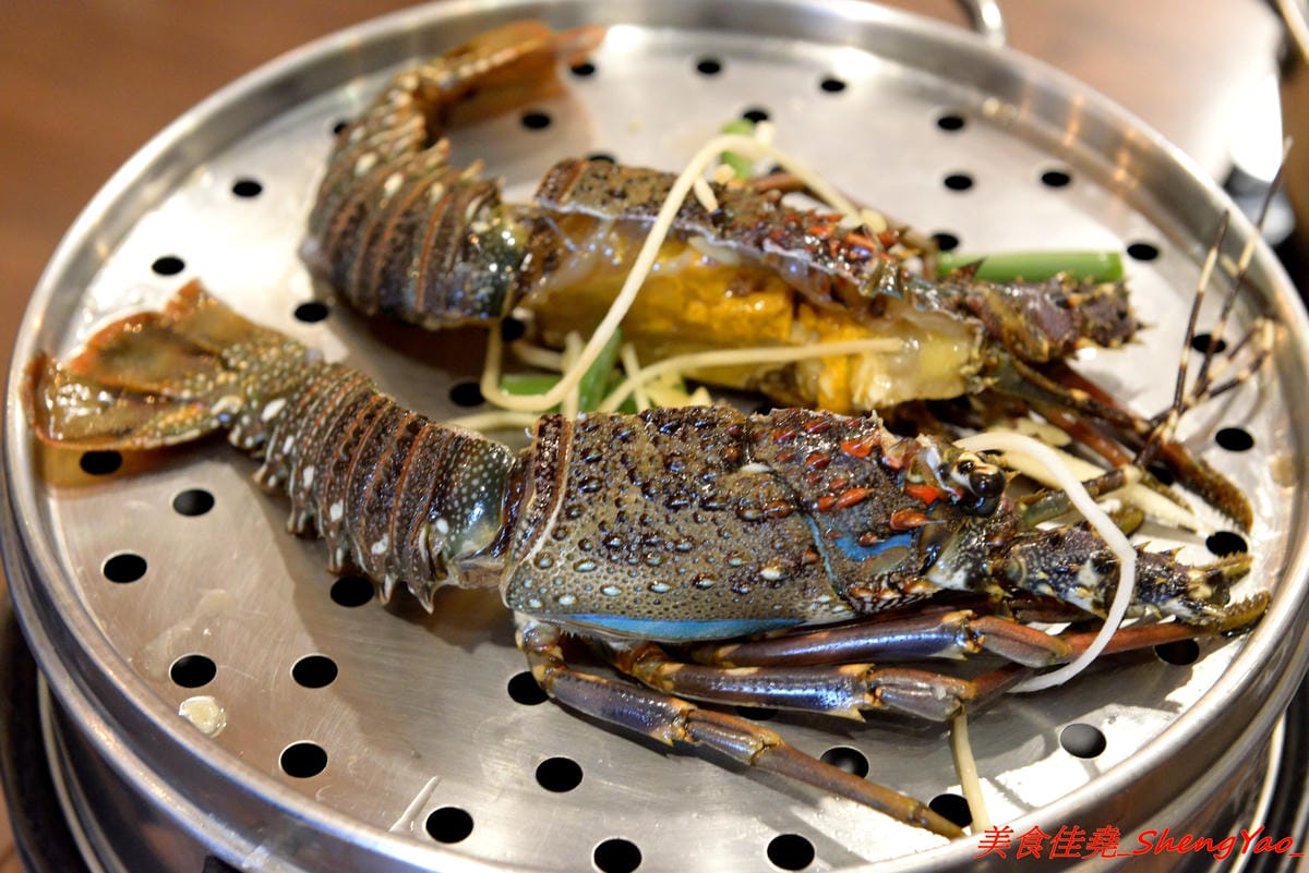 [台中沙鹿]絕品火鍋二訪 – 沙鹿第一家賣蒸氣鍋的鍋物餐廳,最便宜的雙人價千元有找,海鮮食材新鮮度有到位,份量也OK,火鍋湯頭口味獨特,肉類品質有水準。(已歇業)