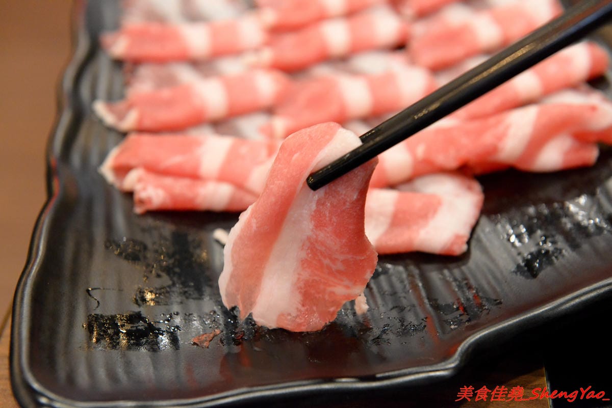 [台中沙鹿]絕品火鍋二訪 – 沙鹿第一家賣蒸氣鍋的鍋物餐廳,最便宜的雙人價千元有找,海鮮食材新鮮度有到位,份量也OK,火鍋湯頭口味獨特,肉類品質有水準。(已歇業)