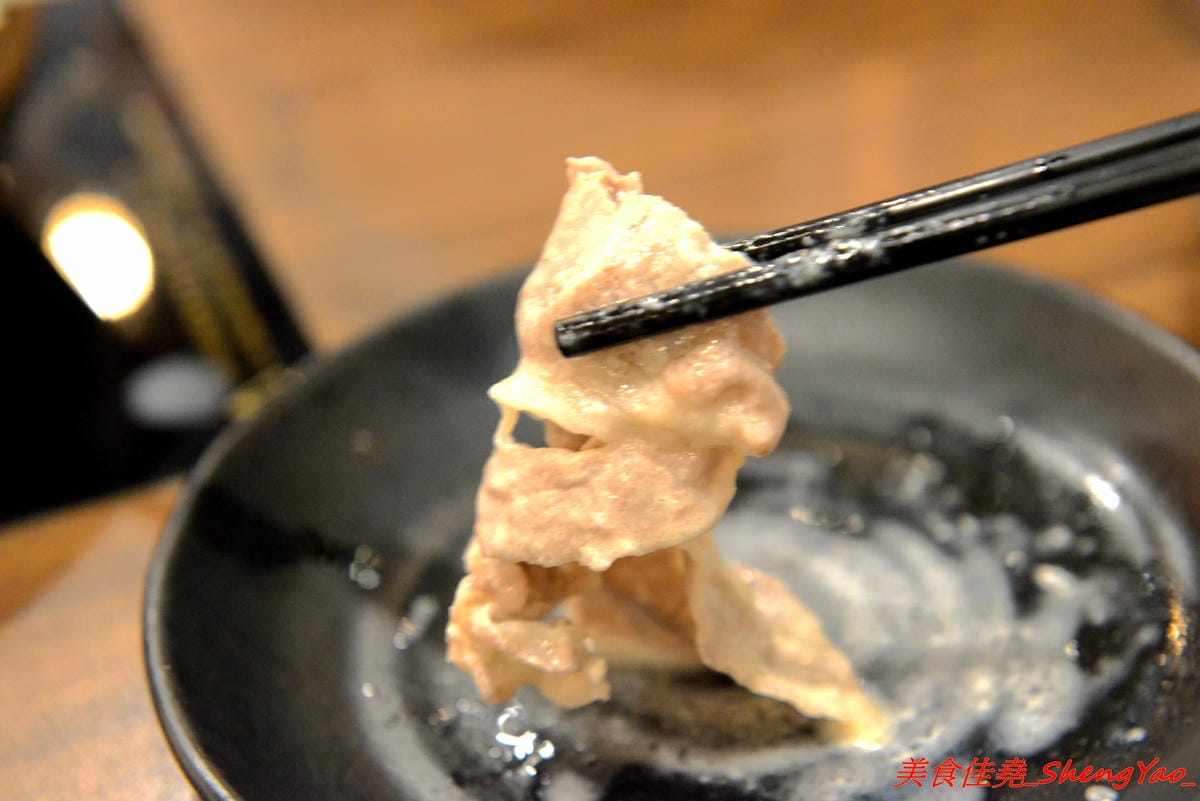 [台中沙鹿]絕品火鍋二訪 – 沙鹿第一家賣蒸氣鍋的鍋物餐廳,最便宜的雙人價千元有找,海鮮食材新鮮度有到位,份量也OK,火鍋湯頭口味獨特,肉類品質有水準。(已歇業)