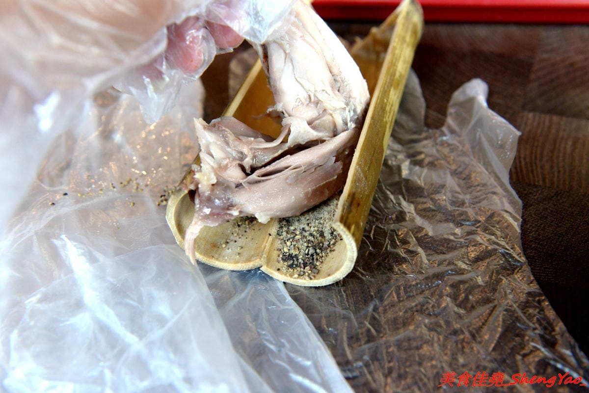 [台中清水]高美Gaomei台灣專業手扒雞 – 台中海線第一家手扒雞專賣店,高美濕地新美食地標,手扒雞好好吃,外皮油香、肉嫩夠味、肉汁飽滿,開幕期間打卡有送店家手做布丁。