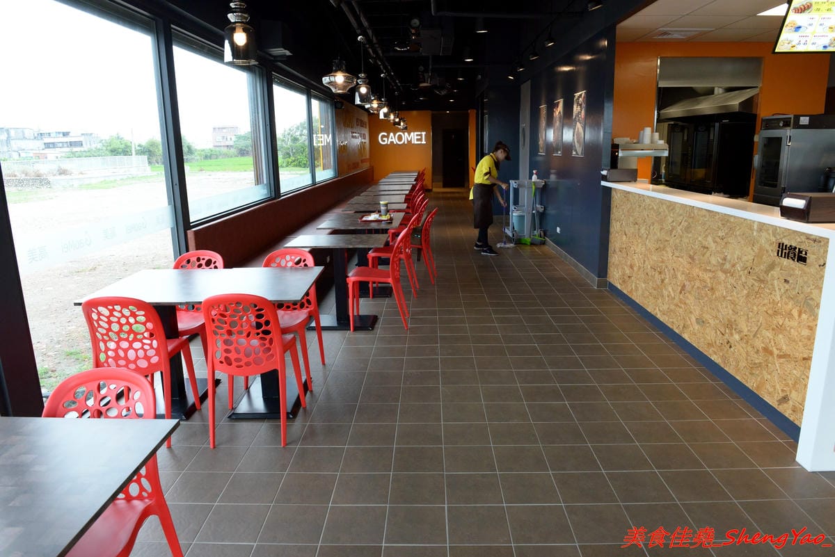[台中清水]高美Gaomei台灣專業手扒雞 – 台中海線第一家手扒雞專賣店,高美濕地新美食地標,手扒雞好好吃,外皮油香、肉嫩夠味、肉汁飽滿,開幕期間打卡有送店家手做布丁。