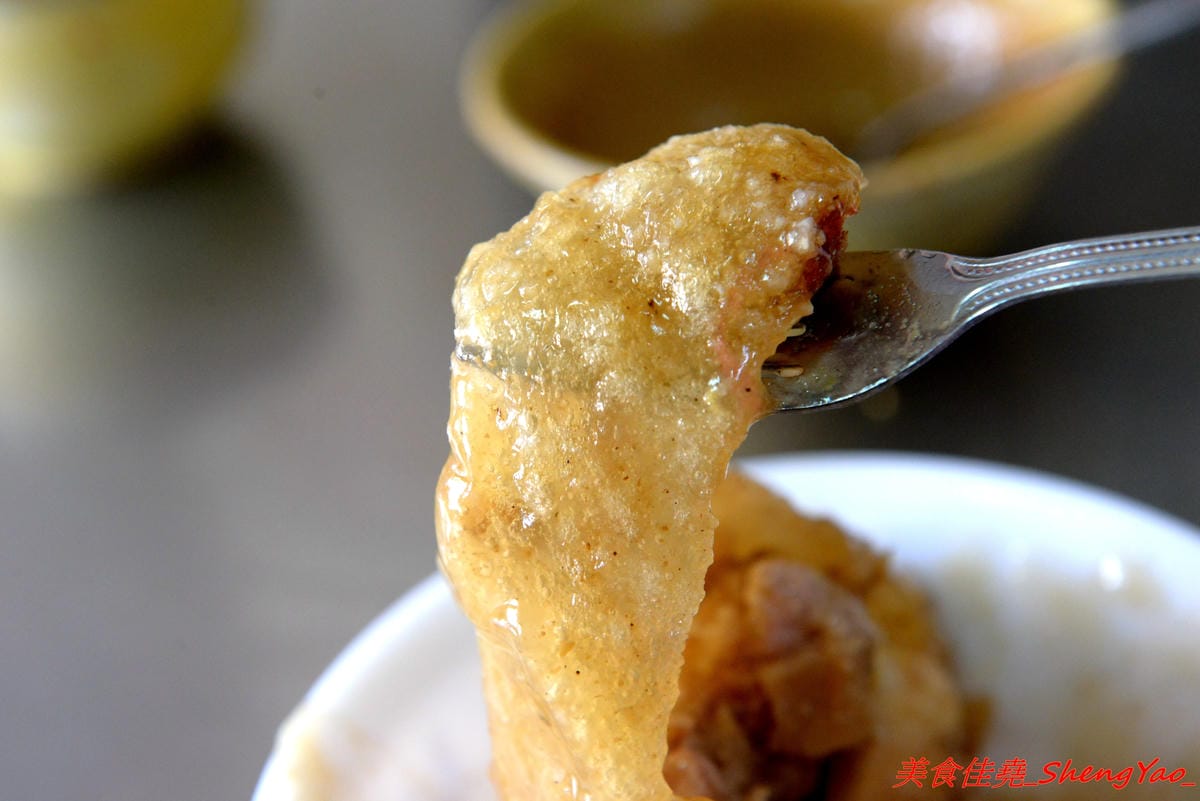 [彰化]北門口肉圓 – 彰化知名肉圓老店,傳說中比雞腿便當還貴、一顆要價一100元的高級肉圓,肉圓外皮外酥內Q、嚼勁十足,內餡添加了干貝,口味獨特還不錯吃。