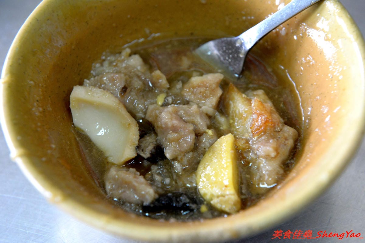 [彰化]北門口肉圓 – 彰化知名肉圓老店,傳說中比雞腿便當還貴、一顆要價一100元的高級肉圓,肉圓外皮外酥內Q、嚼勁十足,內餡添加了干貝,口味獨特還不錯吃。