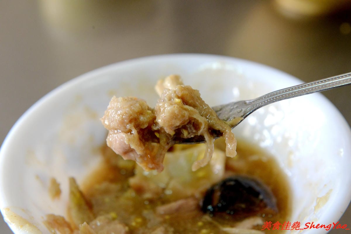 [彰化]北門口肉圓 – 彰化知名肉圓老店,傳說中比雞腿便當還貴、一顆要價一100元的高級肉圓,肉圓外皮外酥內Q、嚼勁十足,內餡添加了干貝,口味獨特還不錯吃。
