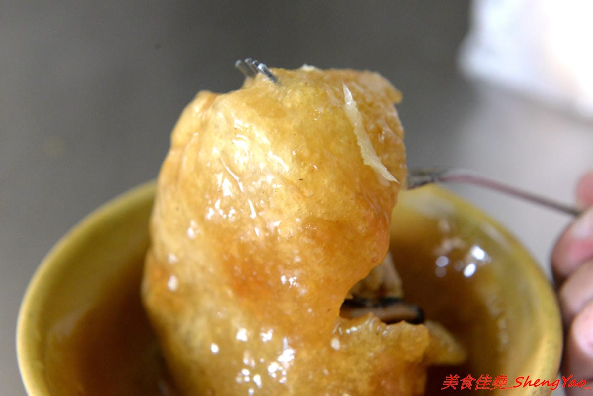 [彰化]北門口肉圓 – 彰化知名肉圓老店,傳說中比雞腿便當還貴、一顆要價一100元的高級肉圓,肉圓外皮外酥內Q、嚼勁十足,內餡添加了干貝,口味獨特還不錯吃。
