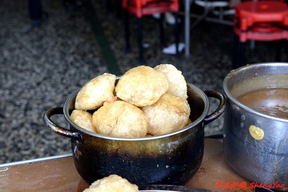 [彰化]北門口肉圓 – 彰化知名肉圓老店,傳說中比雞腿便當還貴、一顆要價一100元的高級肉圓,肉圓外皮外酥內Q、嚼勁十足,內餡添加了干貝,口味獨特還不錯吃。