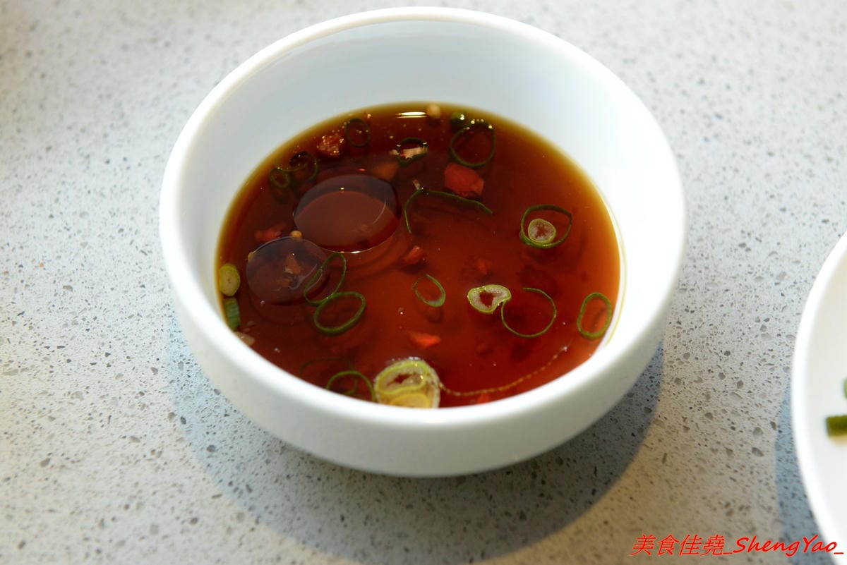 [台中西屯]海底撈火鍋台中大遠百店 – 海底撈火鍋台中店開始試賣,火鍋湯底湯頭有特色,東西新鮮不錯吃,專人桌邊服務貼心至極,還會幫單身客人找伴XD,用餐時還有拉麵表演和變臉秀表現,不限用