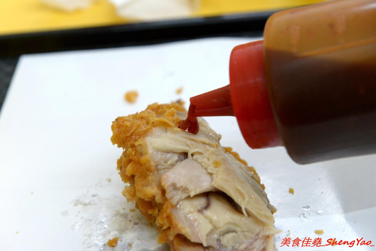[台中沙鹿]爆Q美式炸雞 沙鹿店 – 彰化發跡的美式炸雞店,網友評價不輸胖老爹,肉嫩不柴,肉汁鎖好鎖滿,剛炸好現吃會有爆汁的感覺,價格便宜,超值全家餐只要299元。