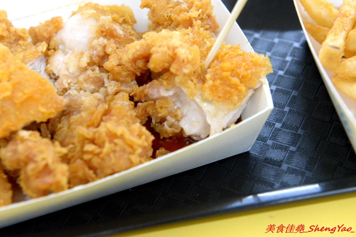 [台中沙鹿]爆Q美式炸雞 沙鹿店 – 彰化發跡的美式炸雞店,網友評價不輸胖老爹,肉嫩不柴,肉汁鎖好鎖滿,剛炸好現吃會有爆汁的感覺,價格便宜,超值全家餐只要299元。