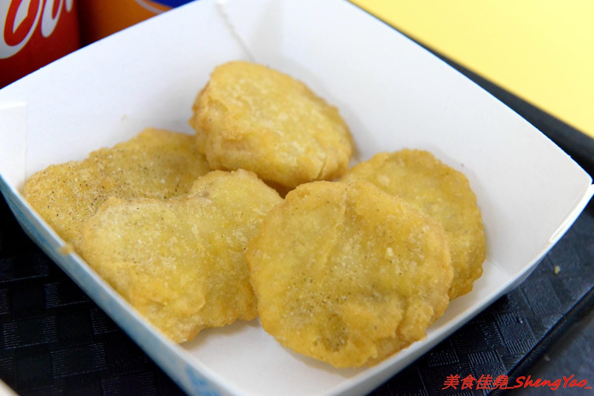 [台中沙鹿]爆Q美式炸雞 沙鹿店 – 彰化發跡的美式炸雞店,網友評價不輸胖老爹,肉嫩不柴,肉汁鎖好鎖滿,剛炸好現吃會有爆汁的感覺,價格便宜,超值全家餐只要299元。