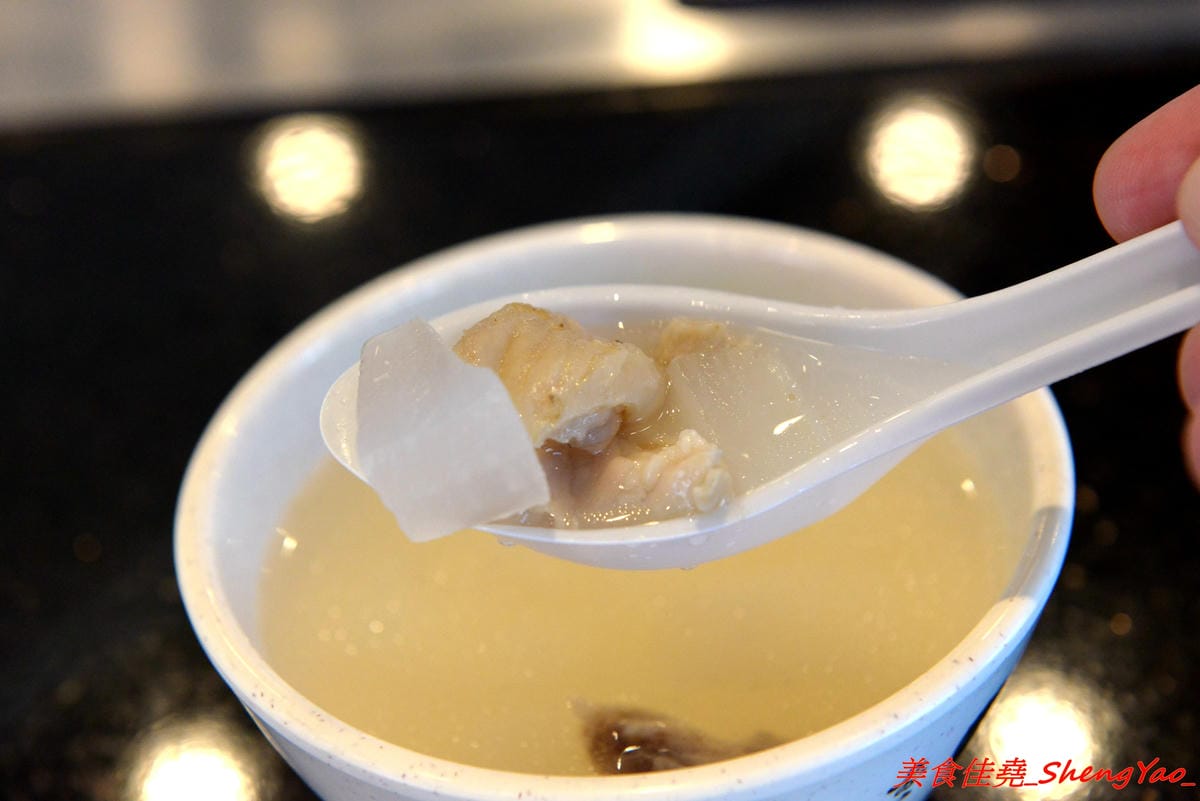 [台中沙鹿]漢林鐵板燒 – 知名鐵板燒連鎖店沙鹿分店,平實價位,份量充足,口味還不錯,從炒青菜到主菜都很夠味下飯,用餐環境舒適,排煙通風良好,吃完身上不會有很濃的油煙味。