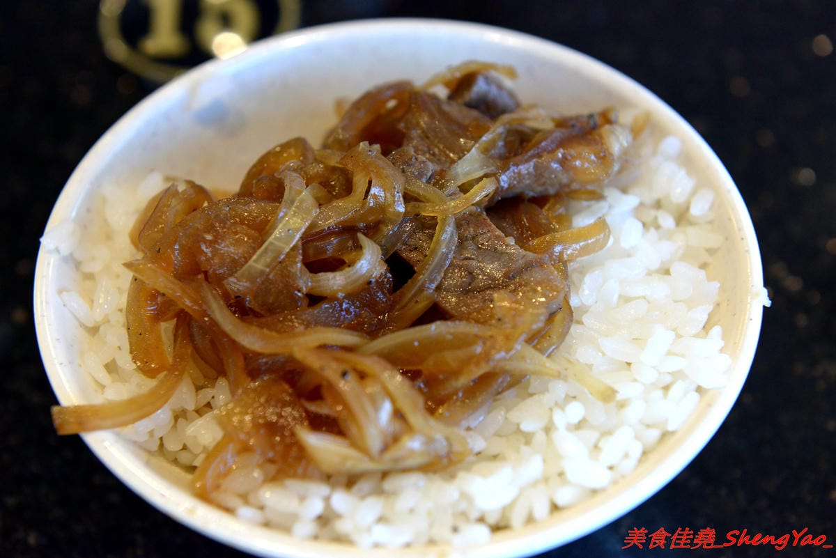 [台中沙鹿]漢林鐵板燒 – 知名鐵板燒連鎖店沙鹿分店,平實價位,份量充足,口味還不錯,從炒青菜到主菜都很夠味下飯,用餐環境舒適,排煙通風良好,吃完身上不會有很濃的油煙味。