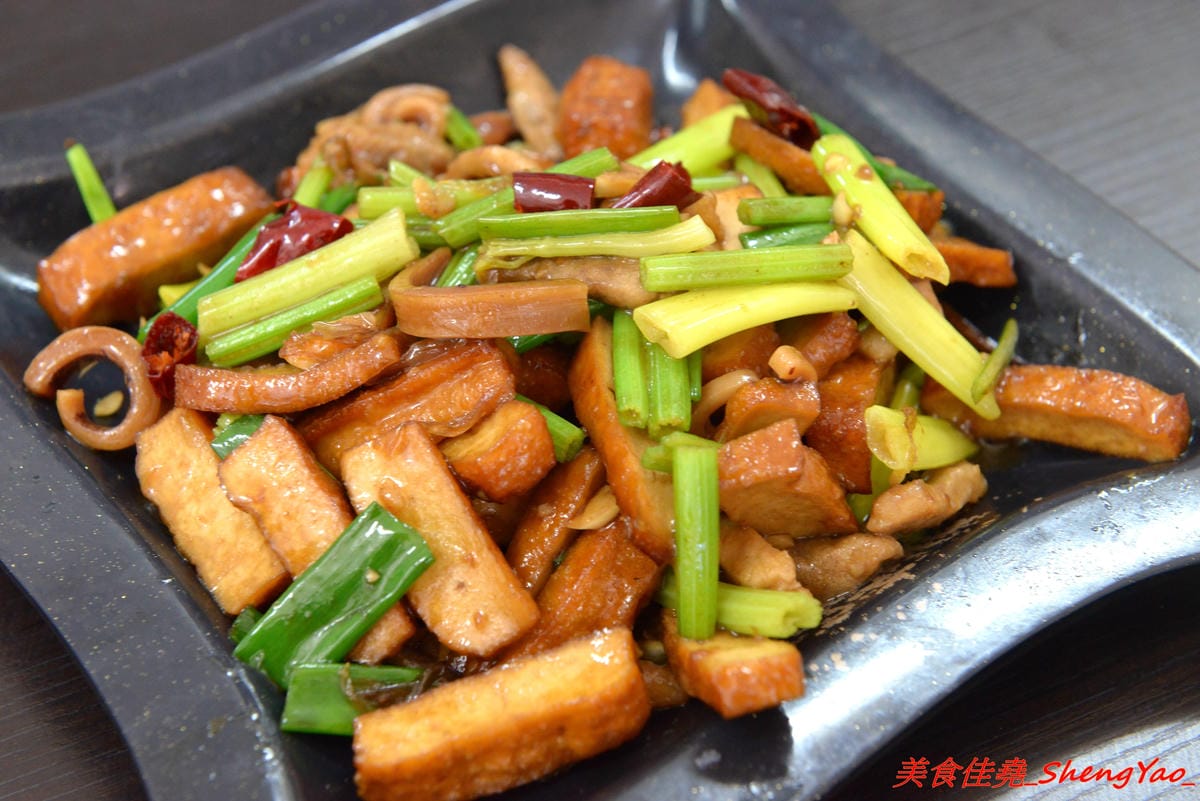 [台中沙鹿]鮮饌香精緻炒飯專賣店 二訪 – 沙鹿平價炒飯專賣店,炒飯口味多達三十種以上,另外也有賣麵食點心炒麵燴飯蓋飯熱炒,選擇多樣化,加麵加飯一律不加價,滿200、300就有外送至沙鹿、梧棲