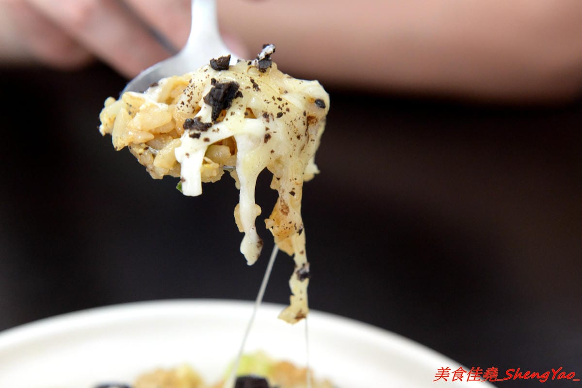 [台中沙鹿]鮮饌香精緻炒飯專賣店 二訪 – 沙鹿平價炒飯專賣店,炒飯口味多達三十種以上,另外也有賣麵食點心炒麵燴飯蓋飯熱炒,選擇多樣化,加麵加飯一律不加價,滿200、300就有外送至沙鹿、梧棲