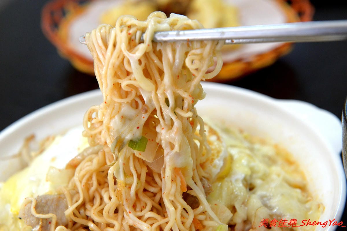 [台中沙鹿]鮮饌香精緻炒飯專賣店 二訪 – 沙鹿平價炒飯專賣店,炒飯口味多達三十種以上,另外也有賣麵食點心炒麵燴飯蓋飯熱炒,選擇多樣化,加麵加飯一律不加價,滿200、300就有外送至沙鹿、梧棲
