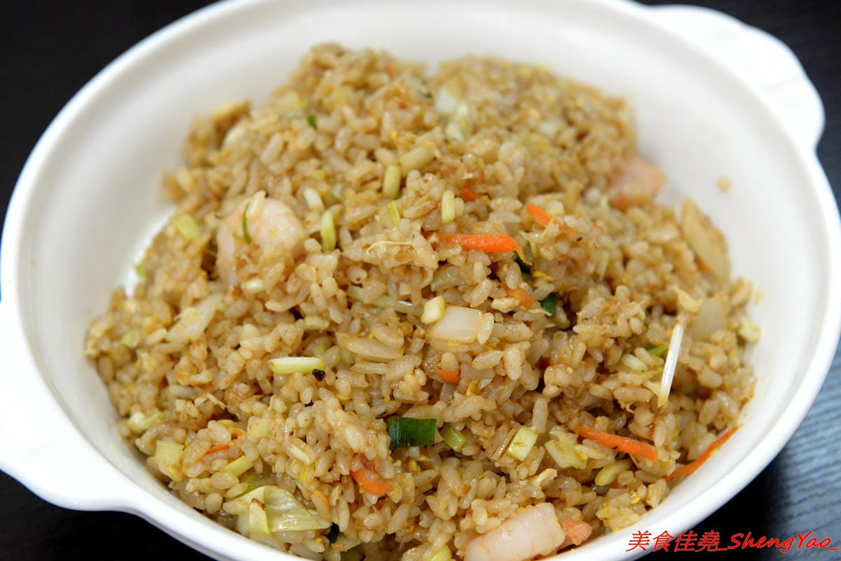 [台中沙鹿]鮮饌香精緻炒飯專賣店 二訪 – 沙鹿平價炒飯專賣店,炒飯口味多達三十種以上,另外也有賣麵食點心炒麵燴飯蓋飯熱炒,選擇多樣化,加麵加飯一律不加價,滿200、300就有外送至沙鹿、梧棲