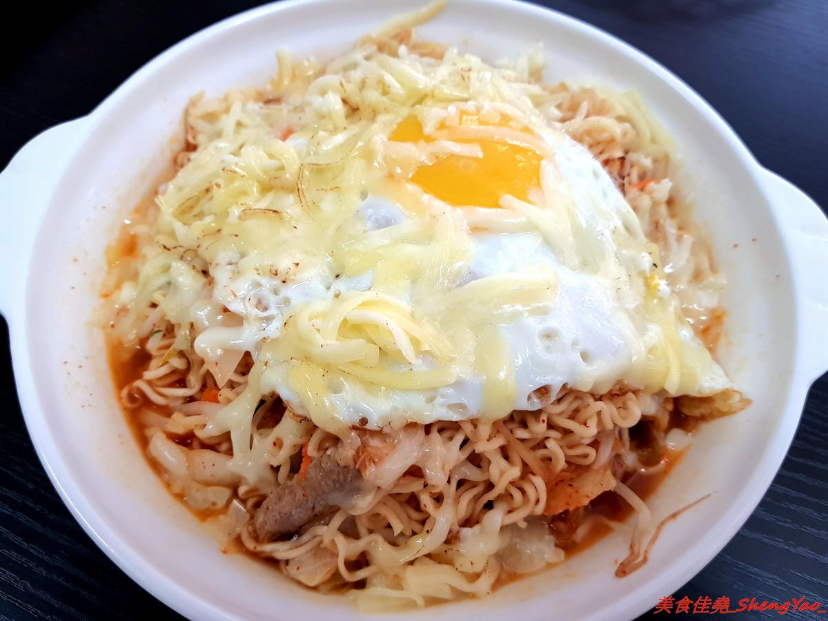 [台中沙鹿]鮮饌香精緻炒飯專賣店 二訪 – 沙鹿平價炒飯專賣店,炒飯口味多達三十種以上,另外也有賣麵食點心炒麵燴飯蓋飯熱炒,選擇多樣化,加麵加飯一律不加價,滿200、300就有外送至沙鹿、梧棲