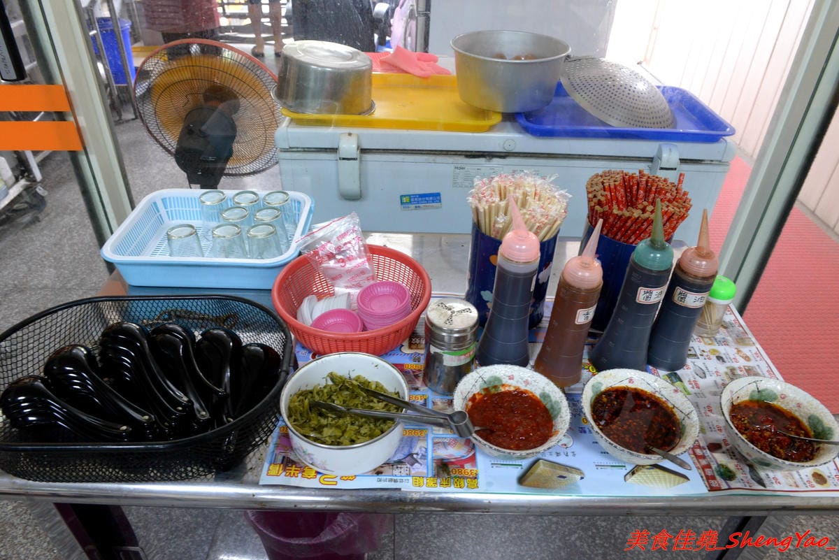 [台中沙鹿]阿拉麵館 – 沙鹿開了兩年多的隱藏版麵館,麵食份量實在,配菜給得超有誠意,口味不俗,價位適中,店內用餐環境乾淨明亮,店家態度親切。