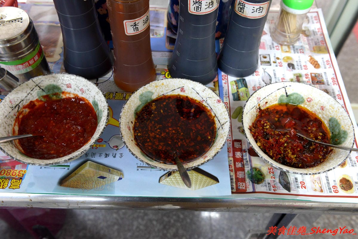 [台中沙鹿]阿拉麵館 – 沙鹿開了兩年多的隱藏版麵館,麵食份量實在,配菜給得超有誠意,口味不俗,價位適中,店內用餐環境乾淨明亮,店家態度親切。