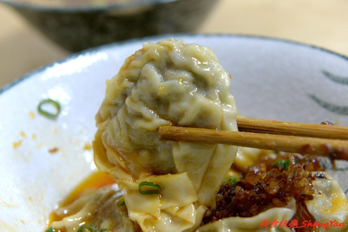 [台中沙鹿]阿拉麵館 – 沙鹿開了兩年多的隱藏版麵館,麵食份量實在,配菜給得超有誠意,口味不俗,價位適中,店內用餐環境乾淨明亮,店家態度親切。