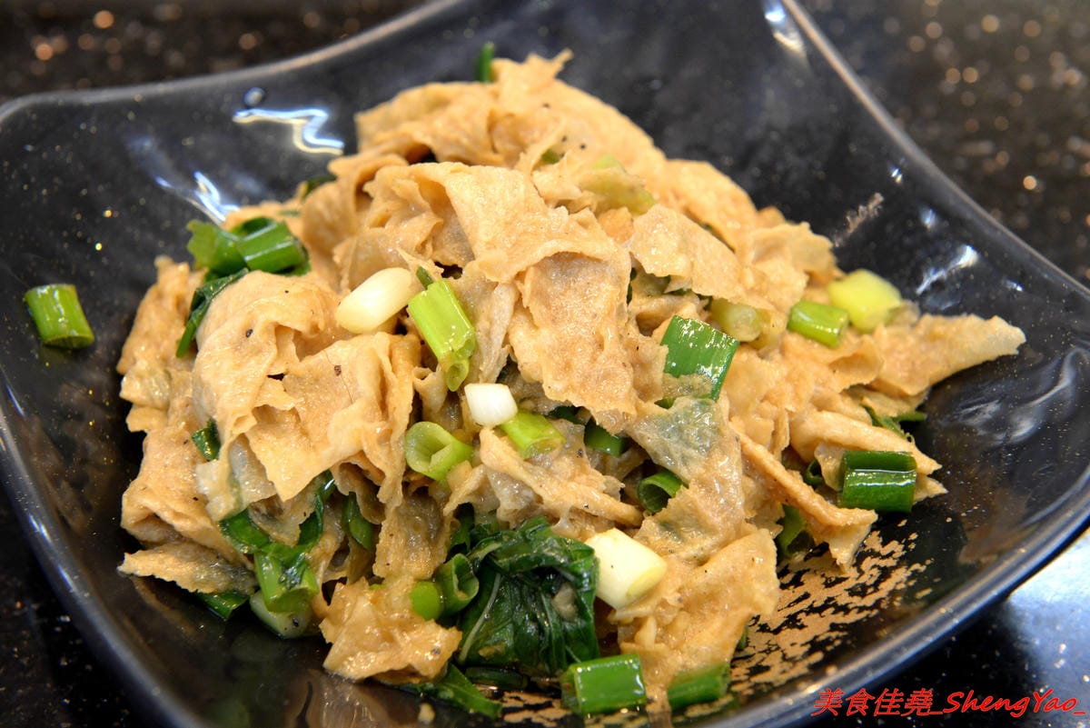 [台中沙鹿]浪人鐵板燒 – 靜宜商圈新開幕平價鐵板燒,東西份量不少,肉類給得相當有誠意,調味上還不錯,道道夠味好吃下飯,內用享白飯免費供應,價位幾乎都是百元出頭,C/P值頗高。