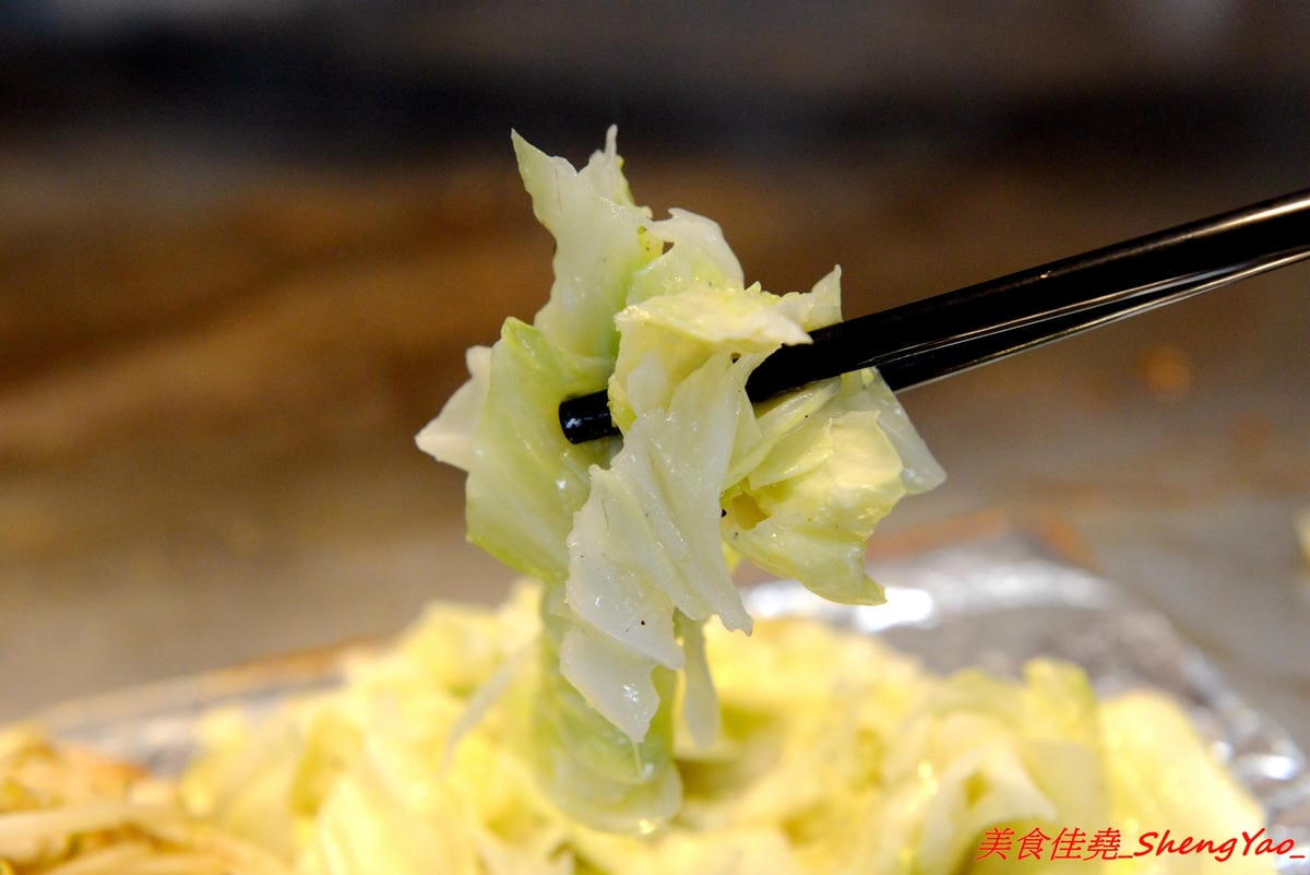 [台中沙鹿]浪人鐵板燒 – 靜宜商圈新開幕平價鐵板燒,東西份量不少,肉類給得相當有誠意,調味上還不錯,道道夠味好吃下飯,內用享白飯免費供應,價位幾乎都是百元出頭,C/P值頗高。