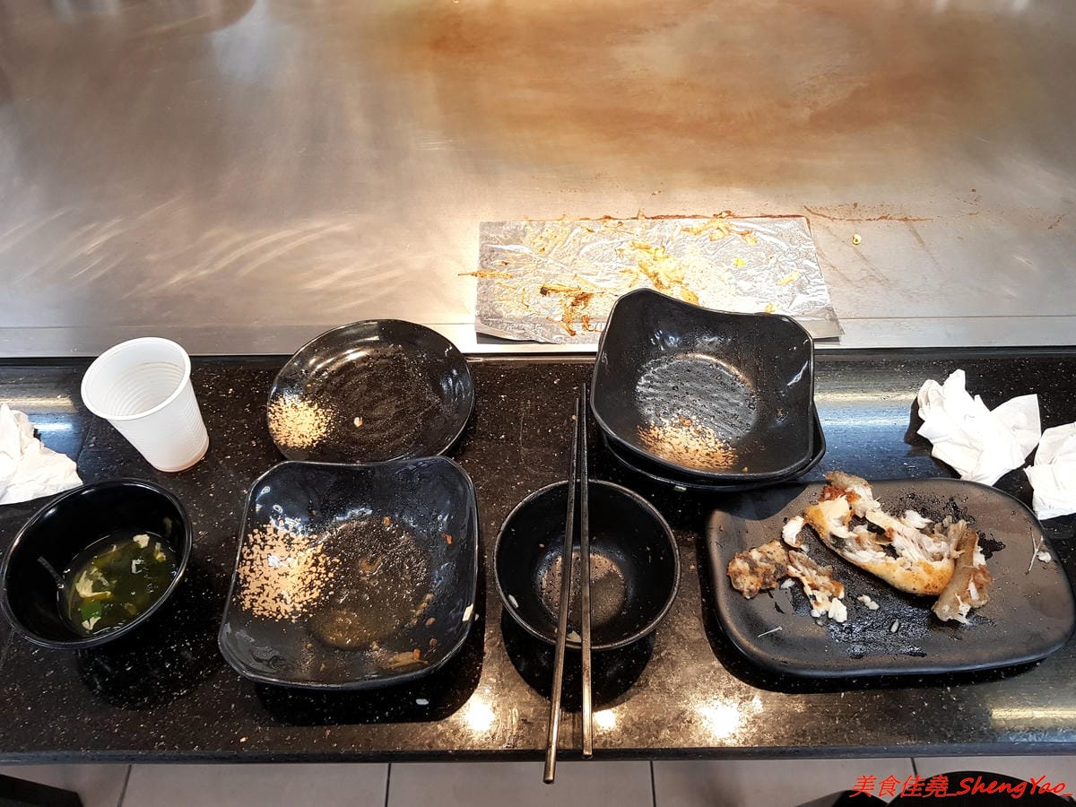 [台中沙鹿]浪人鐵板燒 – 靜宜商圈新開幕平價鐵板燒,東西份量不少,肉類給得相當有誠意,調味上還不錯,道道夠味好吃下飯,內用享白飯免費供應,價位幾乎都是百元出頭,C/P值頗高。