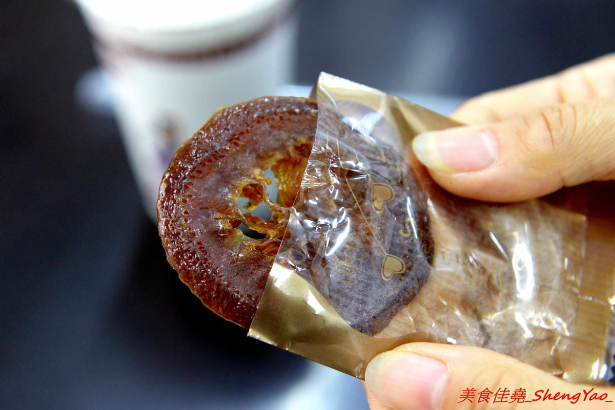 [台中沙鹿]臻茶 二訪豆花刨冰系列- 沙鹿超用心的手做茶飲店,手工炒焦糖、自製蜜鳳梨,新推出豆花和刨冰,大推招牌綜合黑白配,豆花、仙草和地瓜Q圓都是店家自製的,好吃。(已歇業)