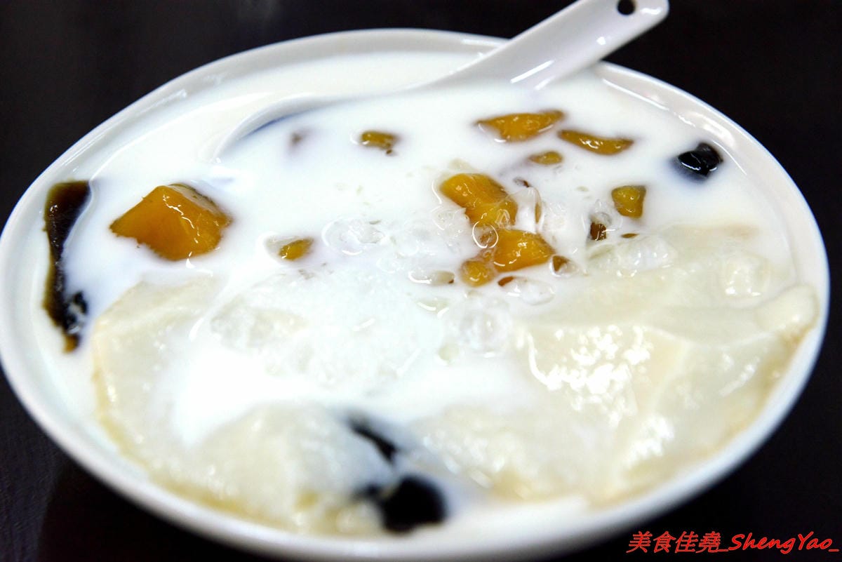 [台中沙鹿]臻茶 二訪豆花刨冰系列- 沙鹿超用心的手做茶飲店,手工炒焦糖、自製蜜鳳梨,新推出豆花和刨冰,大推招牌綜合黑白配,豆花、仙草和地瓜Q圓都是店家自製的,好吃。(已歇業)