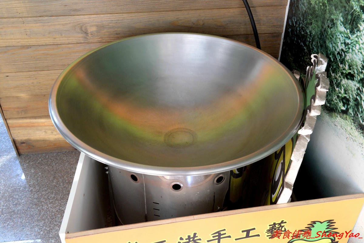 [台中沙鹿]臻茶 二訪豆花刨冰系列- 沙鹿超用心的手做茶飲店,手工炒焦糖、自製蜜鳳梨,新推出豆花和刨冰,大推招牌綜合黑白配,豆花、仙草和地瓜Q圓都是店家自製的,好吃。(已歇業)