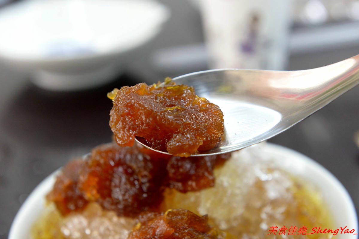 [台中沙鹿]臻茶 二訪豆花刨冰系列- 沙鹿超用心的手做茶飲店,手工炒焦糖、自製蜜鳳梨,新推出豆花和刨冰,大推招牌綜合黑白配,豆花、仙草和地瓜Q圓都是店家自製的,好吃。(已歇業)