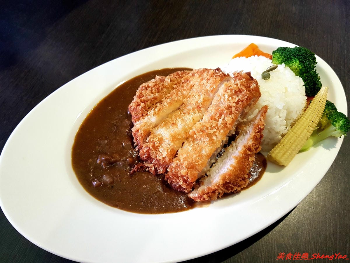 [台中沙鹿]典義點和洋料理 – 沙鹿少見的質感裝潢和洋料理餐廳,主廚在日本待過多年,餐點精緻帶點創意,口味不俗,大推東京豬排咖哩飯,目前試賣期間用餐加拍照打卡可享飲品免費升級。 (已歇業