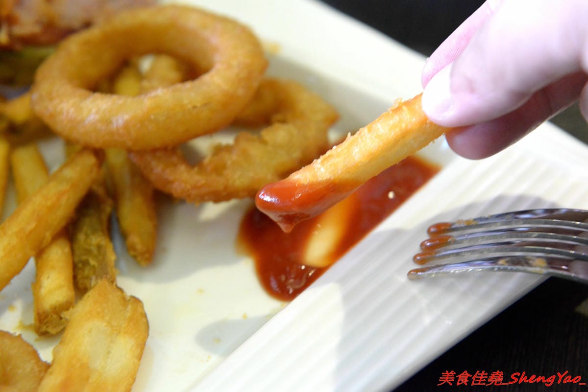 [台中沙鹿]典義點和洋料理 – 沙鹿少見的質感裝潢和洋料理餐廳,主廚在日本待過多年,餐點精緻帶點創意,口味不俗,大推東京豬排咖哩飯,目前試賣期間用餐加拍照打卡可享飲品免費升級。 (已歇業