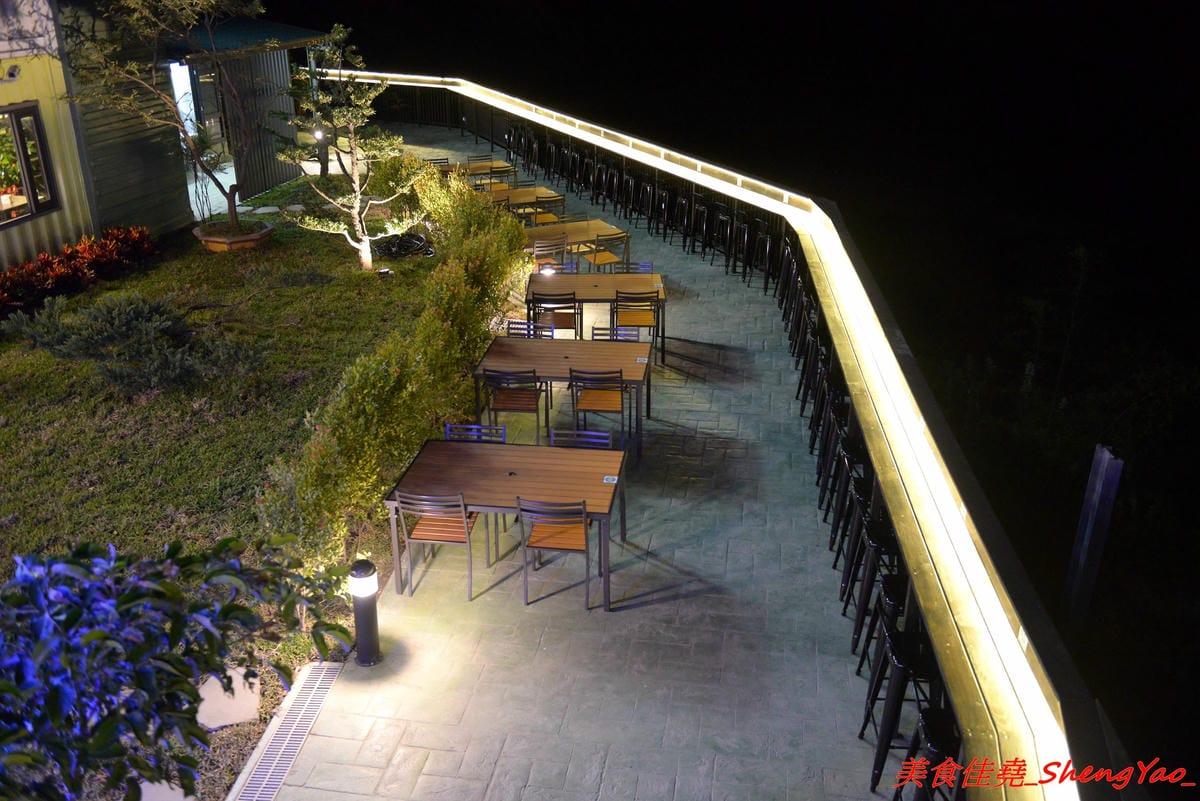 [台中沙鹿]覓覓基地帆帆望海 – 沙鹿新夜景咖啡廳,景觀視野接近180度,夜景一覽無遺,氣氛佳,約會好去處,餐點價位不貴。