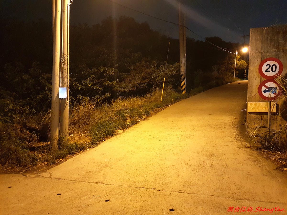 [台中沙鹿]覓覓基地帆帆望海 – 沙鹿新夜景咖啡廳,景觀視野接近180度,夜景一覽無遺,氣氛佳,約會好去處,餐點價位不貴。