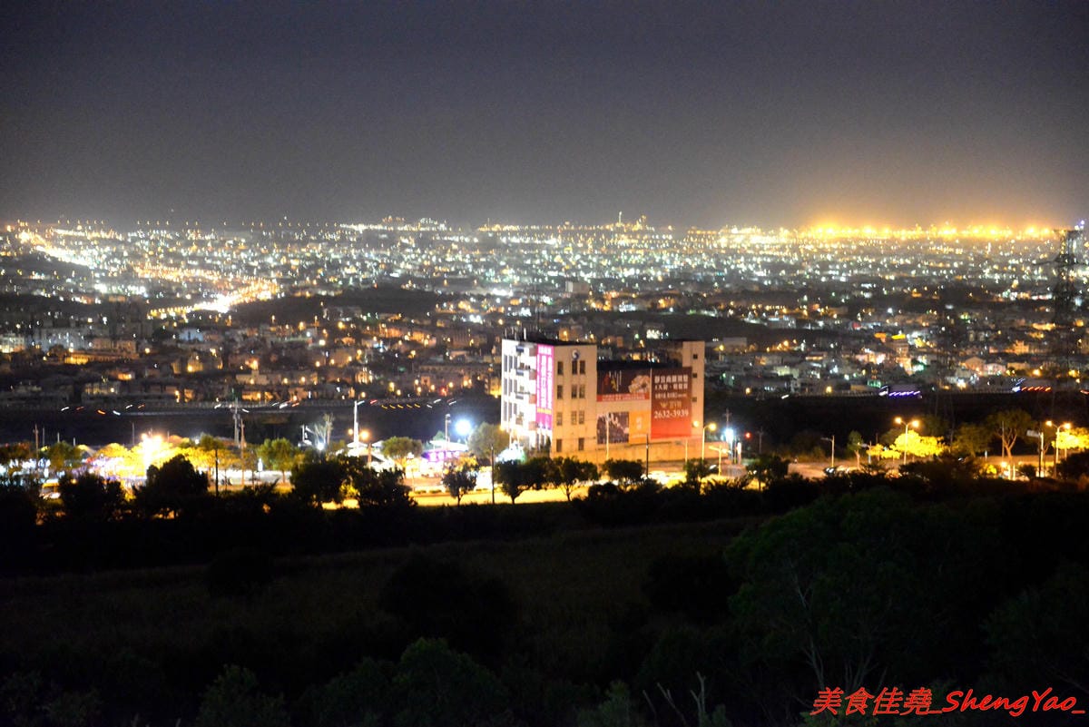 [台中沙鹿]覓覓基地帆帆望海 – 沙鹿新夜景咖啡廳,景觀視野接近180度,夜景一覽無遺,氣氛佳,約會好去處,餐點價位不貴。
