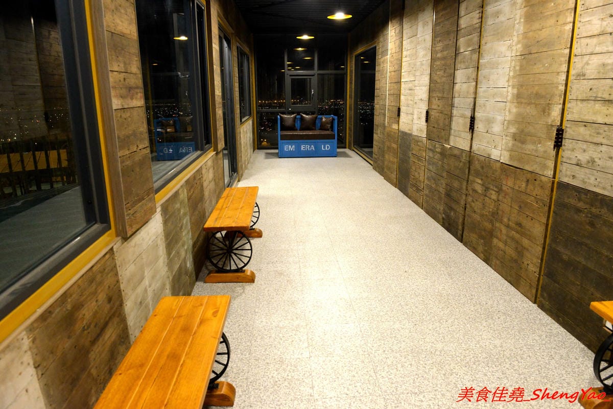 [台中沙鹿]覓覓基地帆帆望海 – 沙鹿新夜景咖啡廳,景觀視野接近180度,夜景一覽無遺,氣氛佳,約會好去處,餐點價位不貴。