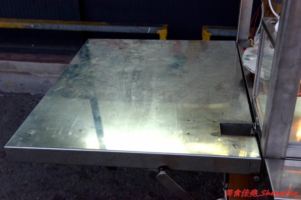 [台中清水]小車生活串關東煮 – 小車生活串再進化,變身日式關東煮攤車,北海道昆布加上鰹魚熬煮的湯頭味道甘甜鮮美,食材品項多達近20種,也有店家自己手工做的,價格任選4樣50元可以點的很開心
