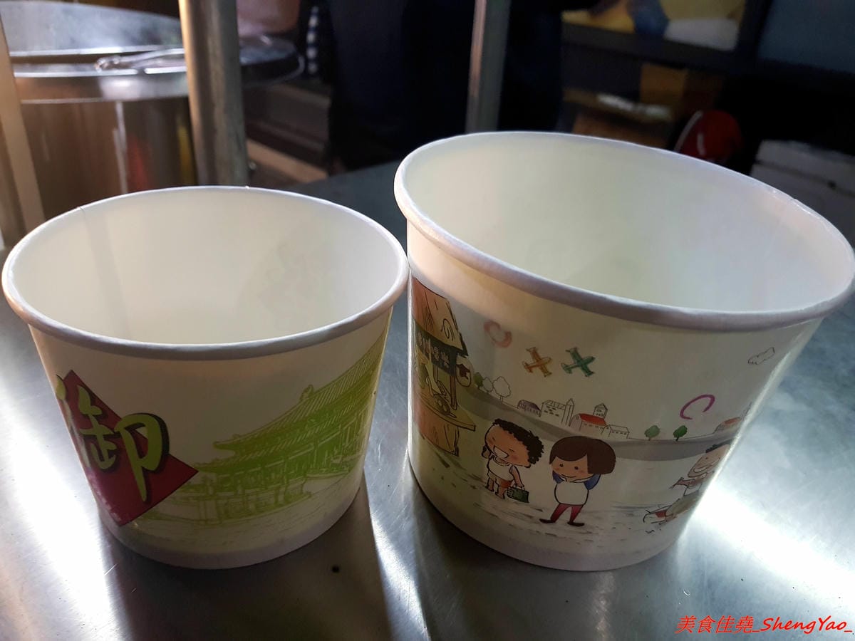[台中清水]小車生活串關東煮 – 小車生活串再進化,變身日式關東煮攤車,北海道昆布加上鰹魚熬煮的湯頭味道甘甜鮮美,食材品項多達近20種,也有店家自己手工做的,價格任選4樣50元可以點的很開心