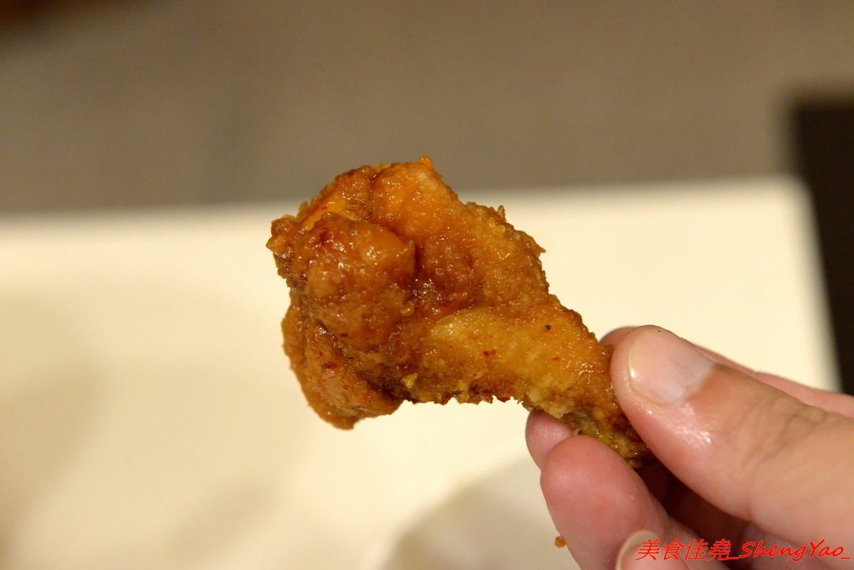 [台中沙鹿]昌平炸雞王 靜宜店 – 台中美式炸雞界老前輩,不少網友及部落客評鑑心目中最好吃的台中美式炸雞,台中海線第一家加盟店,外皮香酥脆口、肉嫩有汁、醃製夠味,現點現炸需等候,建議先