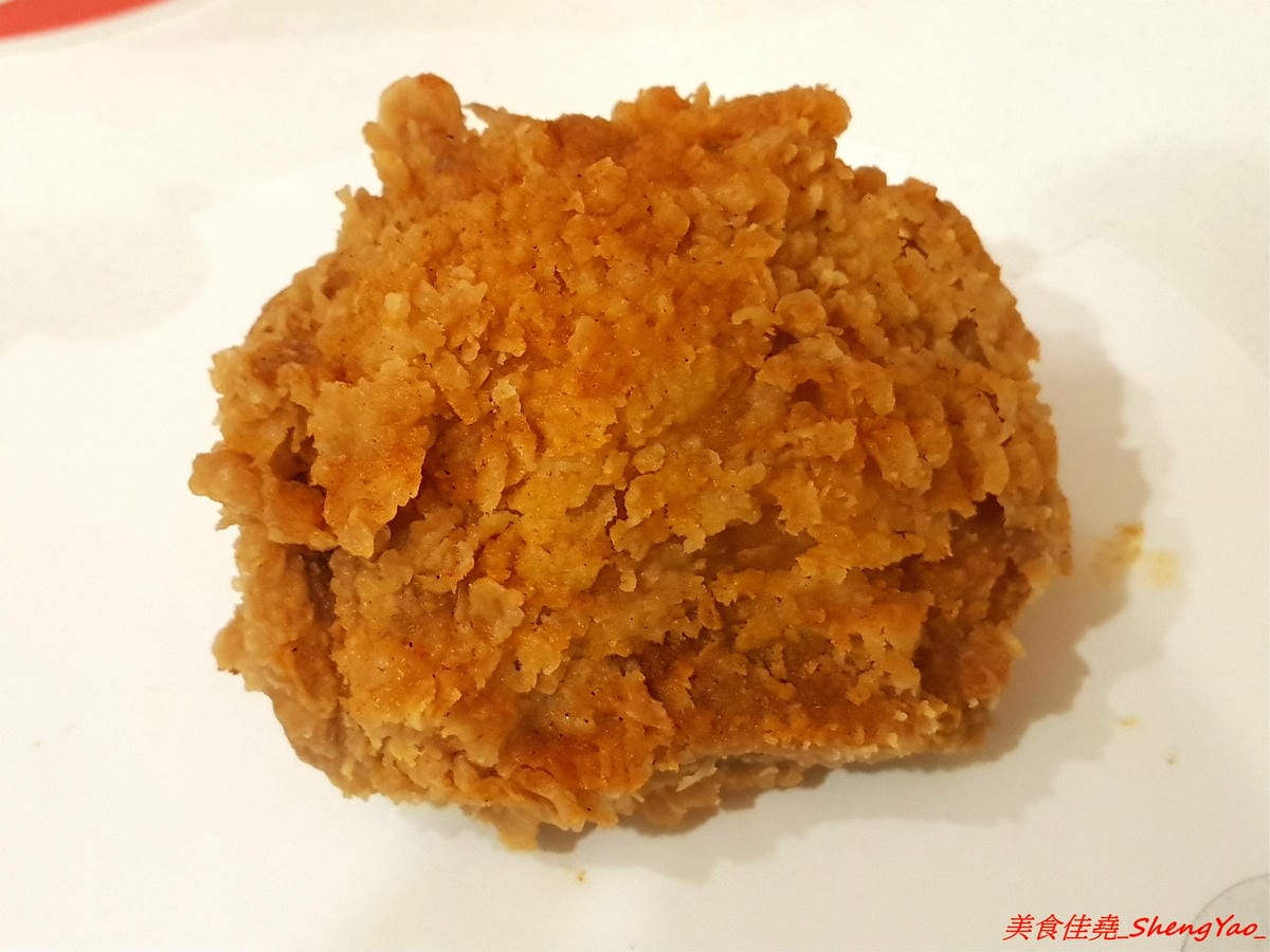 [台中沙鹿]昌平炸雞王 靜宜店 – 台中美式炸雞界老前輩,不少網友及部落客評鑑心目中最好吃的台中美式炸雞,台中海線第一家加盟店,外皮香酥脆口、肉嫩有汁、醃製夠味,現點現炸需等候,建議先