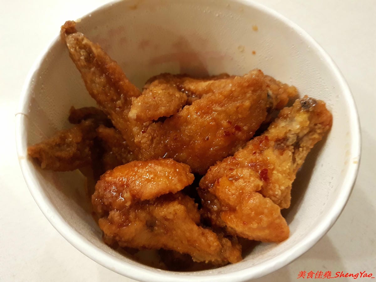 [台中沙鹿]昌平炸雞王 靜宜店 – 台中美式炸雞界老前輩,不少網友及部落客評鑑心目中最好吃的台中美式炸雞,台中海線第一家加盟店,外皮香酥脆口、肉嫩有汁、醃製夠味,現點現炸需等候,建議先